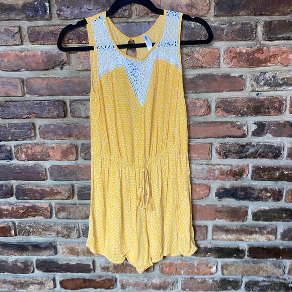 Xhilaration Yellow Floral Crochet Lace Sleeveless Romper Women's Size Small - Picture 1 of 7